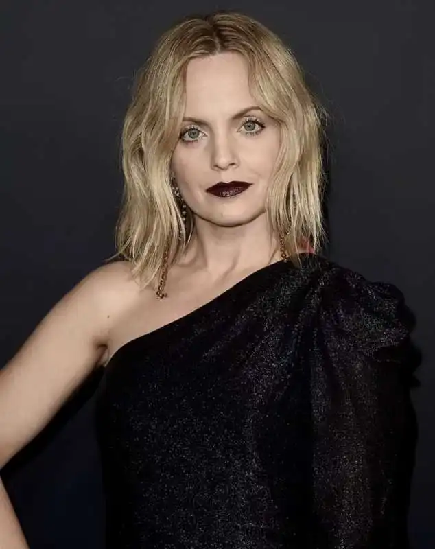 mena suvari  2