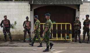 militari per le strade di colombo sri lanka