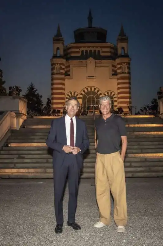 ninnananna cimitero monumentale   giuseppe sala e maurizio cattelan 01 ph izzo   prandoni