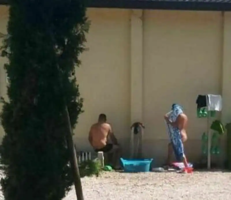 Nudi al cimitero di Piazzola sul Brenta