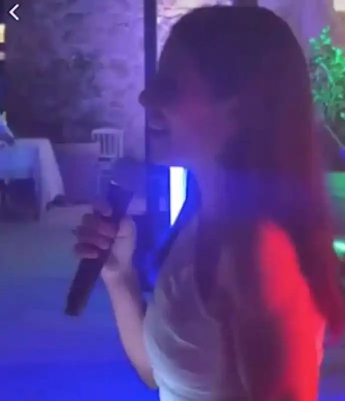 paola turci canta tu si na cosa grande a francesca pascale 