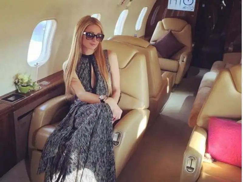 PARIS HILTON JET PRVATO