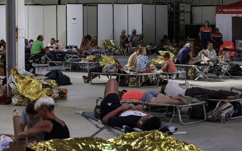 persone evacuate dal campeggio a dune du pilat