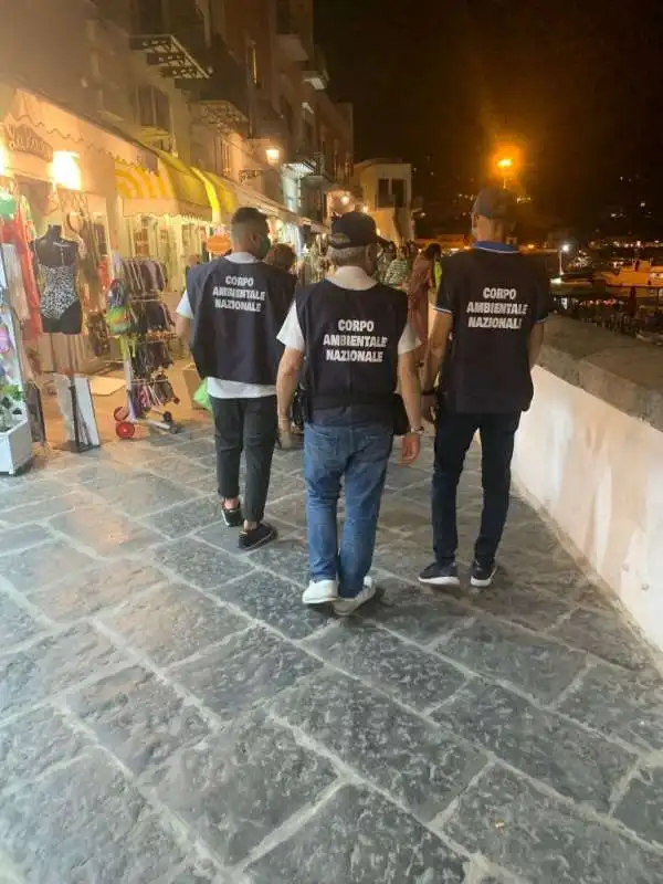 POLIZIA A PONZA