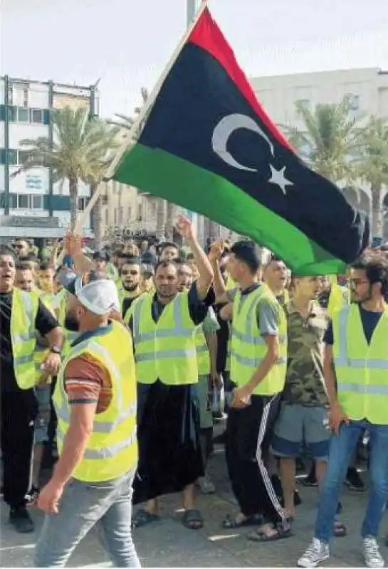 PROTESTA COI GILET GIALLI A TRIPOLI 