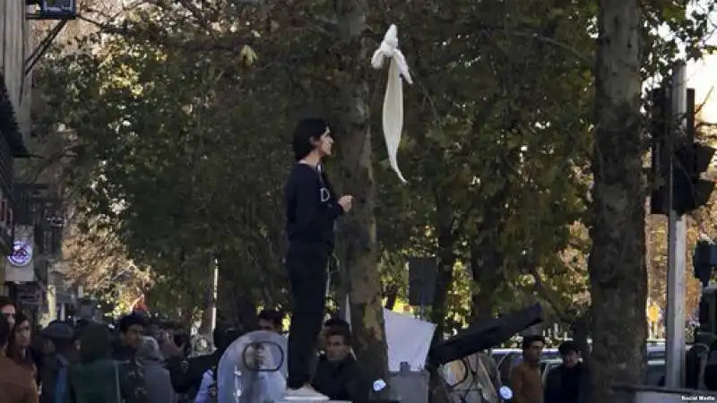 proteste delle donne iraniane contro l hijab 11