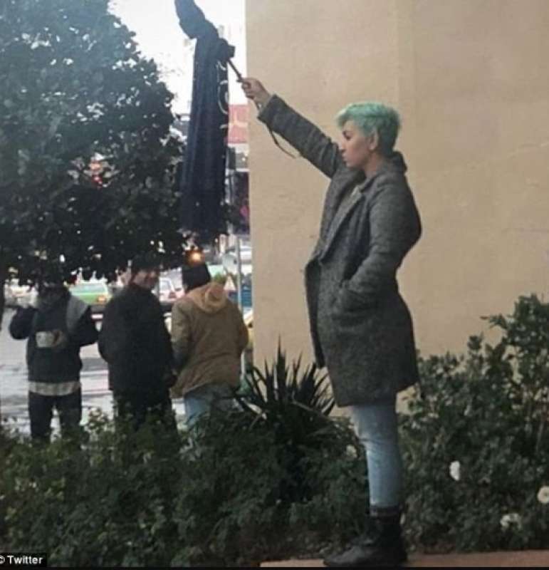 proteste delle donne iraniane contro l hijab 3