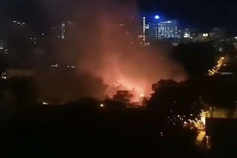 residenza privata del presidente a fuoco   colombo, sri lanka   3