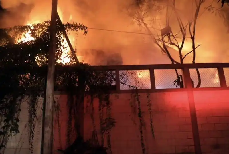 residenza privata del presidente a fuoco   colombo, sri lanka   8