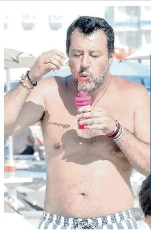 salvini in spiaggia