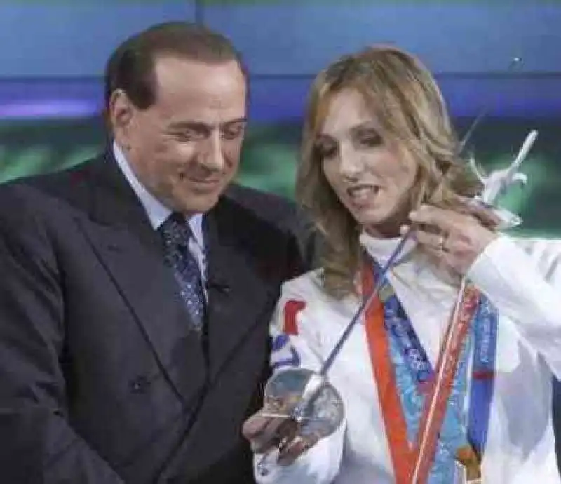 silvio berlusconi e valentina vezzali a porta a porta nel 2008 2