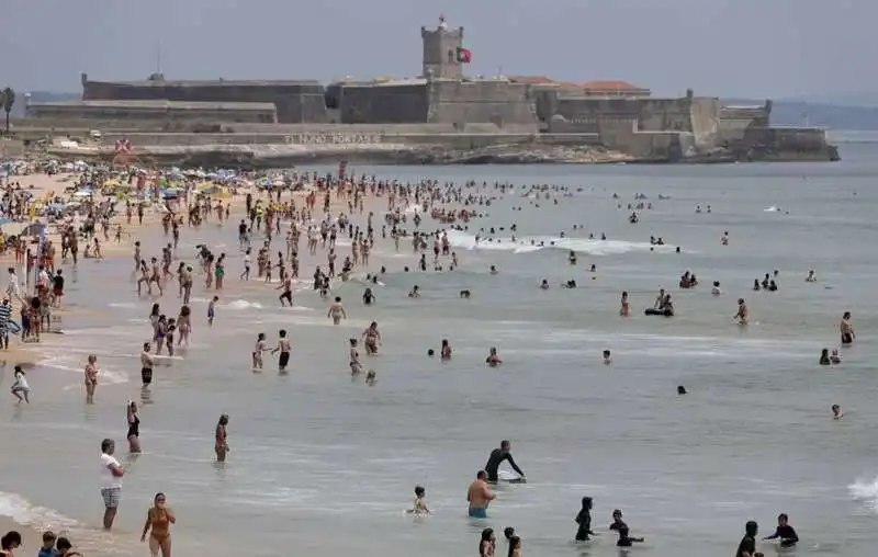 spiaggia di carcavelos   portogallo 