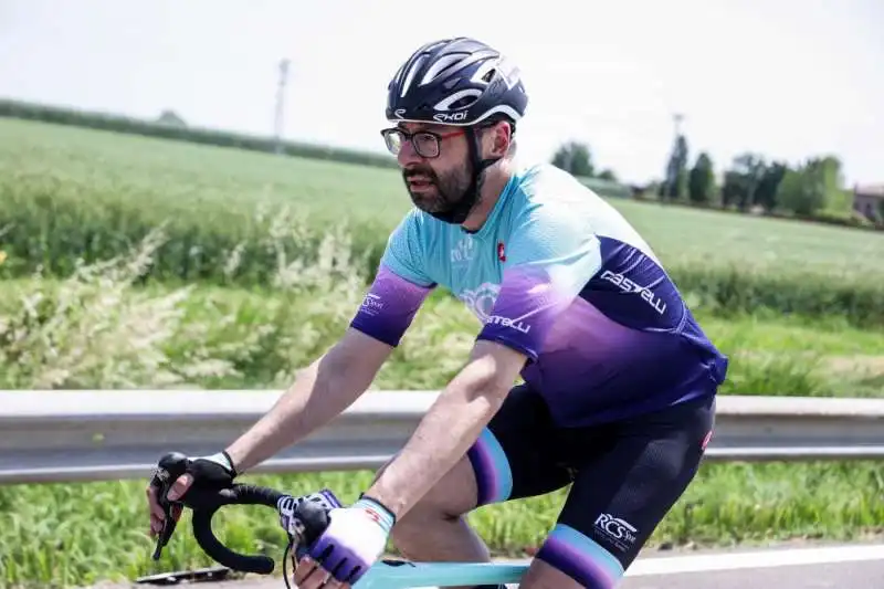 stefano patuanelli  in bici 