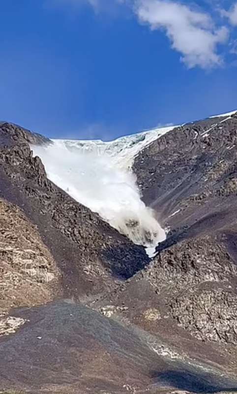 valanga sulle montagne del tian shan in kirghizistan 5