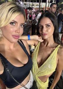 wanda e zaira nara in vacanza a ibiza 4