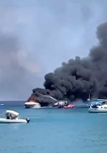 yacht a fuoco a ponza 2