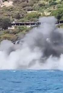 yacht a fuoco a ponza 6