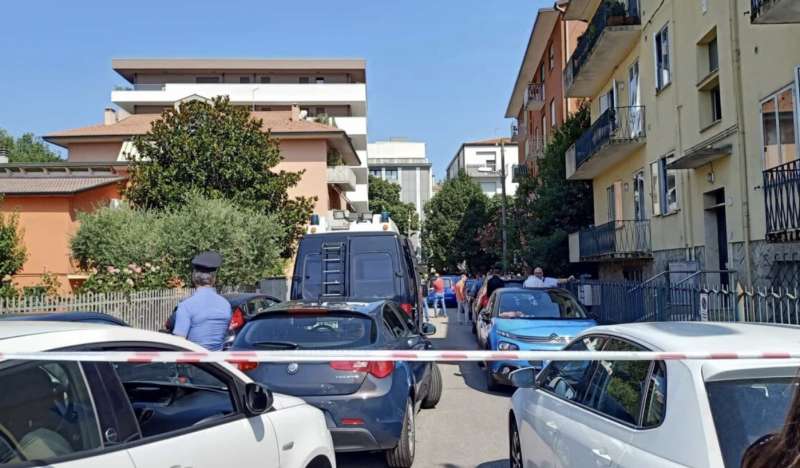 A PADOVA UN UOMO INVESTE UN CARABINIERE E VIENE UCCISO