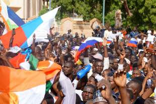 ambasciata francese in niger presa d assalto 1