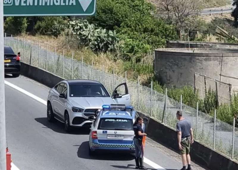 automobilisti contromano sull autostrada sanremo-Bordighera