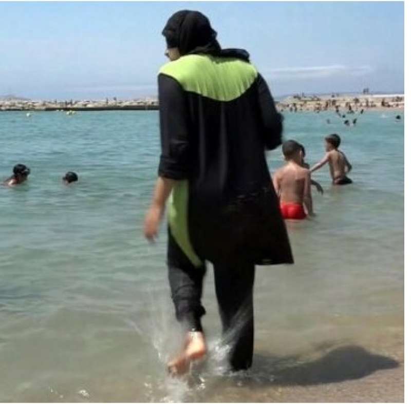 BAGNO AL MARE IN BURKINI