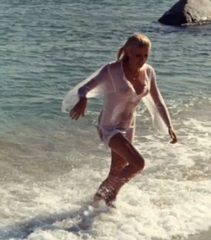 catherine deneuve in la cagna