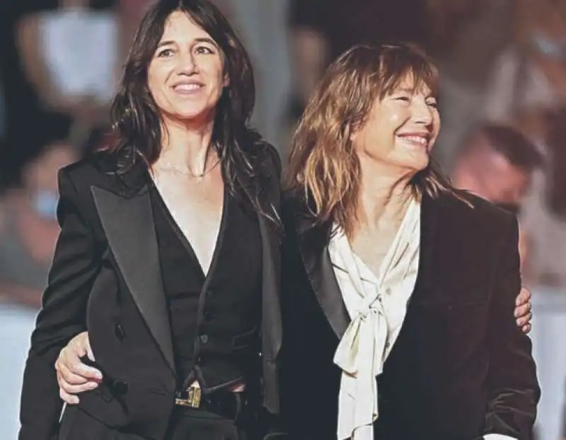 charlotte gainsbourg con la madre jane birkin 