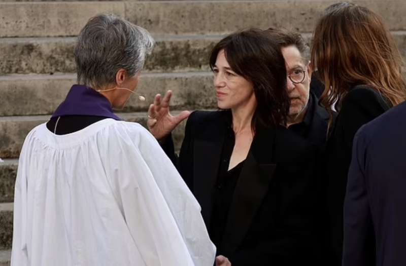 charlotte gainsbourg funerali jane birkin