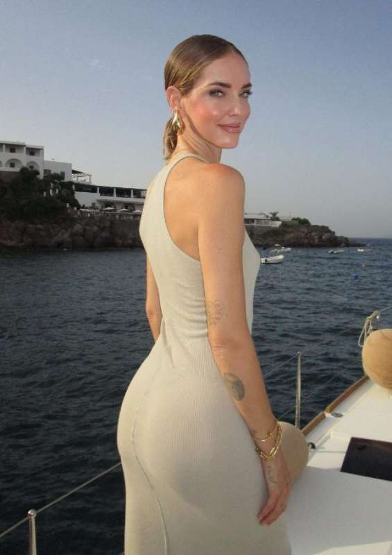 chiara ferragni in sicilia 11