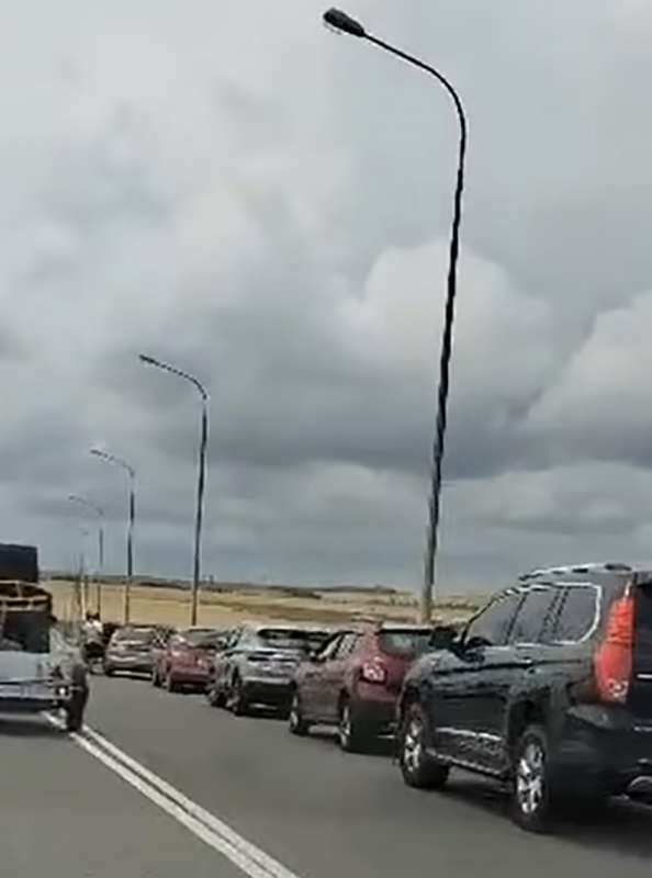 coda per passare sul ponte di kerch in crimea