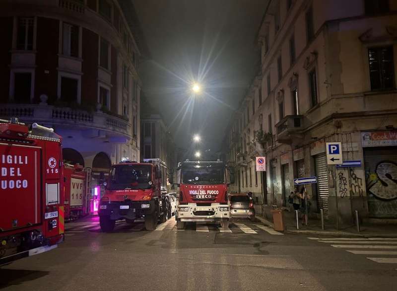 crollo di una palazzina in ristrutturazione a milano 1