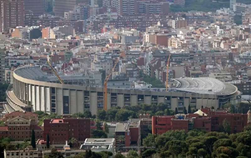 demolizione camp nou 11