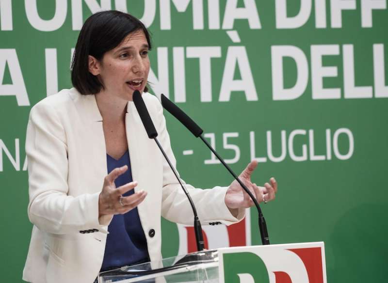 elly schlein convegno contro l autonomia a napoli