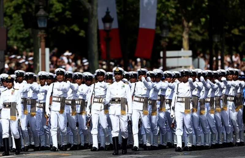 esercito indiano a parigi per la parata del 14 luglio