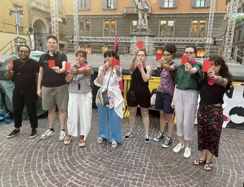 FEMMINISTE NON UNA DI MENO CONTRO MANOLO PORTANOVA ALLA REGGIANA 