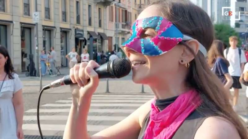 flash mob contro la russa a milano 1