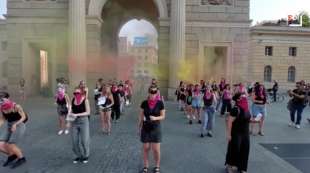 flash mob contro la russa a milano 5