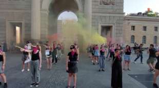 flash mob contro la russa a milano 6