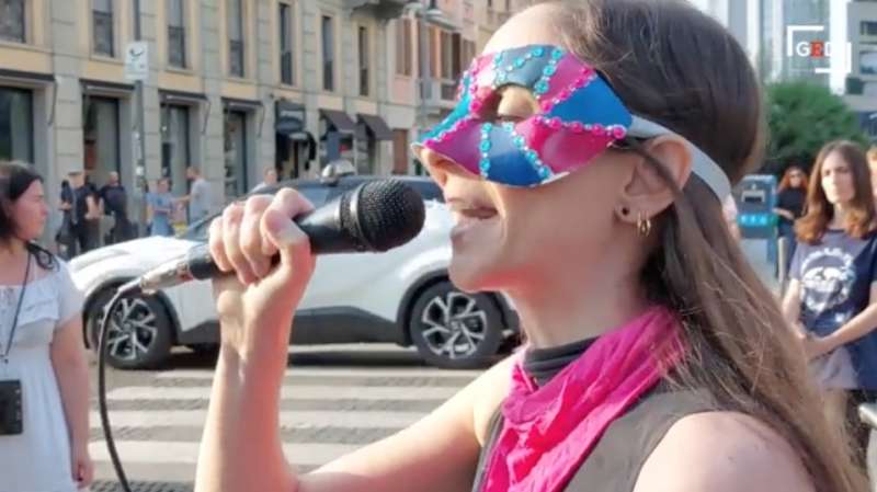 flash mob contro la russa a milano 9