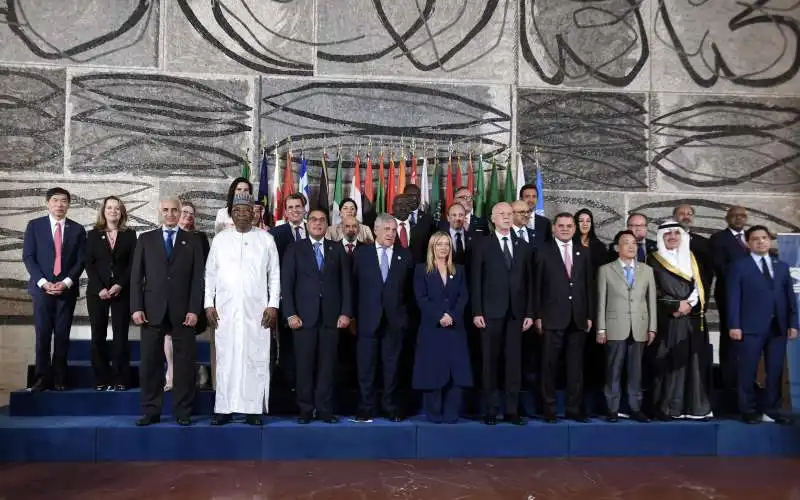 foto di gruppo   conferenza internazionale sviluppo e migrazione 