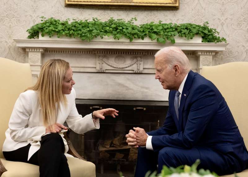 giorgia meloni con joe biden allo studio ovale