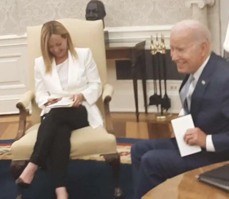 giorgia meloni con joe biden allo studio ovale 2