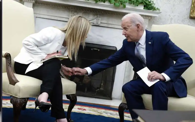 giorgia meloni con joe biden allo studio ovale 3