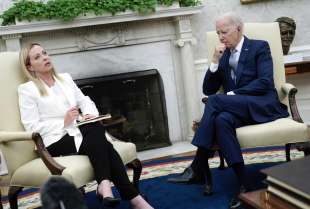 giorgia meloni con joe biden allo studio ovale 4