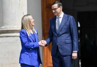 giorgia meloni e mateusz morawiecki a varsavia