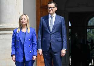 giorgia meloni e mateusz morawiecki a varsavia. 2