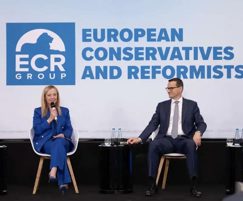 giorgia meloni e mateusz morawiecki  alla conferenza di ecr a varsavia