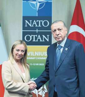 giorgia meloni e recep tayyip erdogan al vertice nato di vilnius