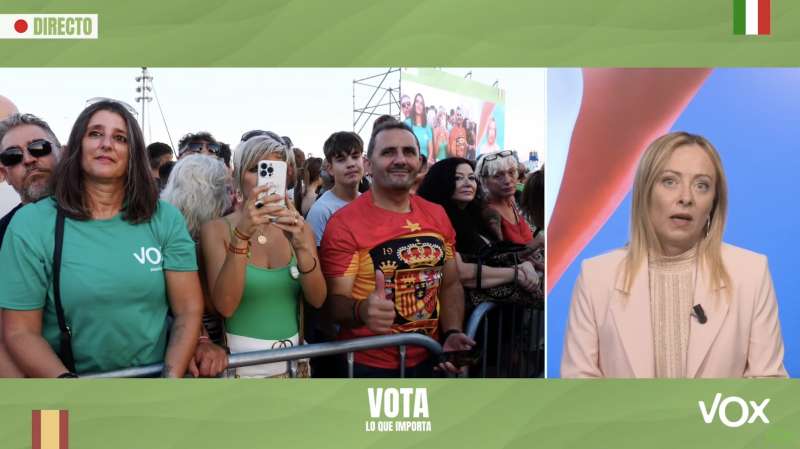 giorgia meloni in collegamento con il comizio di vox a valencia 14 luglio 2023 3