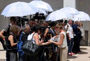 giornalisti lasciati al sole pompei